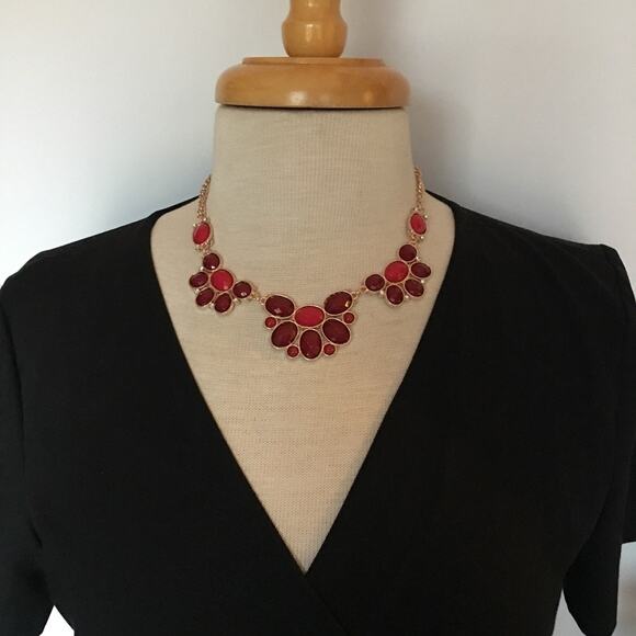 ELLEN TRACY gold tone red accent necklace set - Picture 7 of 10